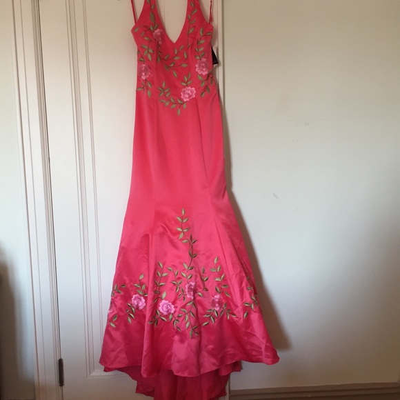 Vintage City Triangles Embellished Gown - Picture 5 of 15